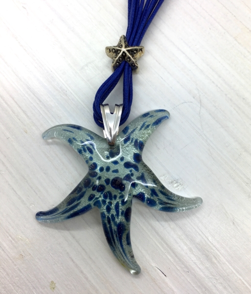 Collana stella marina grande grigia con avventurina blu